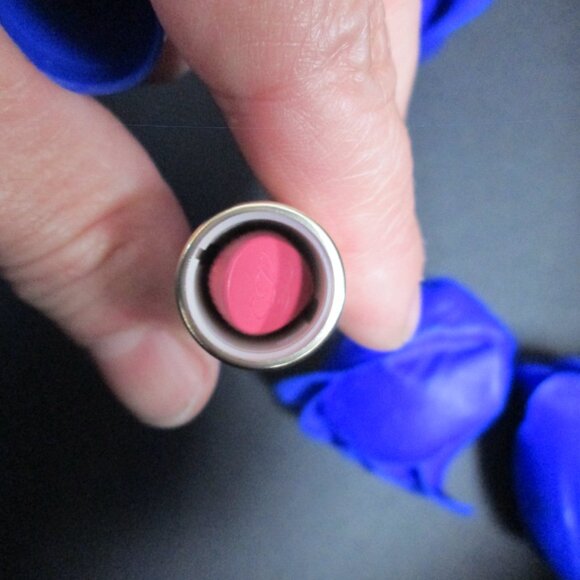 Estee Lauder Pure Color Envy POWERFUL SHADE 220 in Sleek Blue packaging - Picture 2 of 3